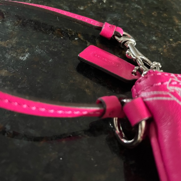 Coach bright pink soft leather embossed design Silver hardware wristlet wallet - Picture 3 of 5